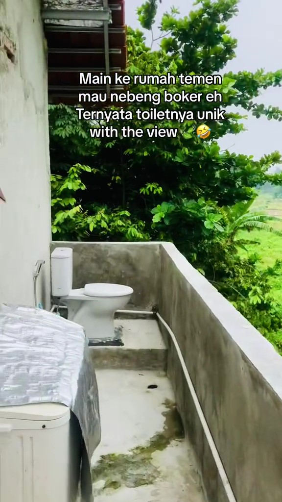 Punya jamban unik menyatu dengan alam, 7 potret kamar mandi ini bikin auto mikir dua kali mau pakai