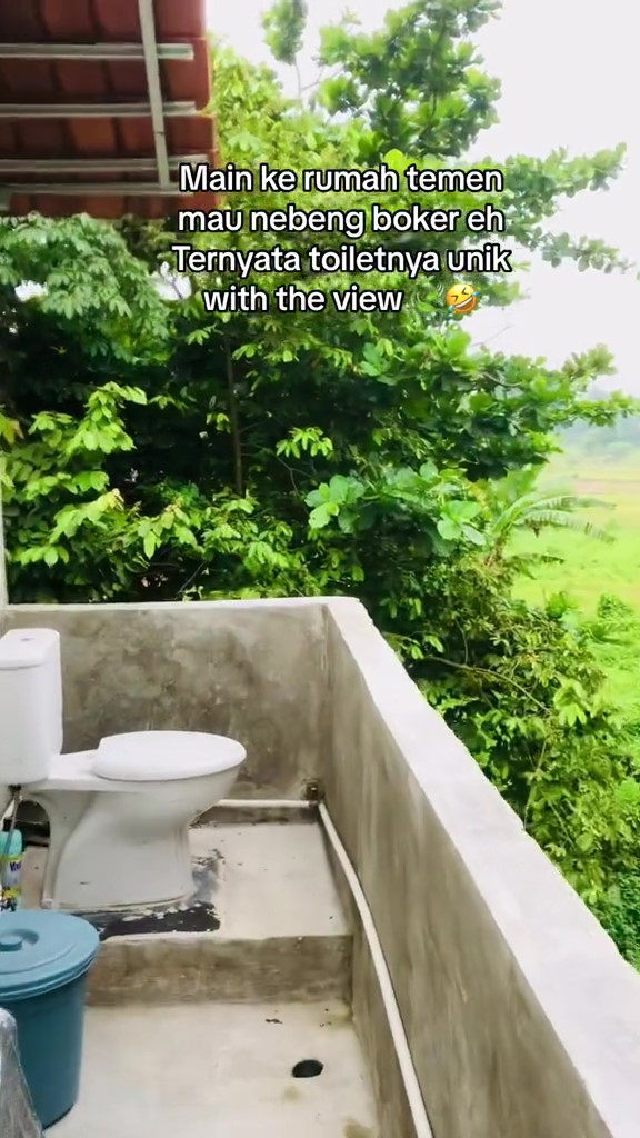 Punya jamban unik menyatu dengan alam, 7 potret kamar mandi ini bikin auto mikir dua kali mau pakai