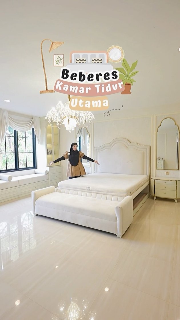 Tasyi Athasyia makeover kamar tidur mewahnya, intip 10 potretnya, furnitur serba warna emas
