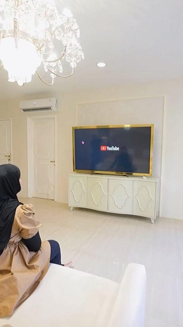 Tasyi Athasyia makeover kamar tidur mewahnya, intip 10 potretnya, furnitur serba warna emas