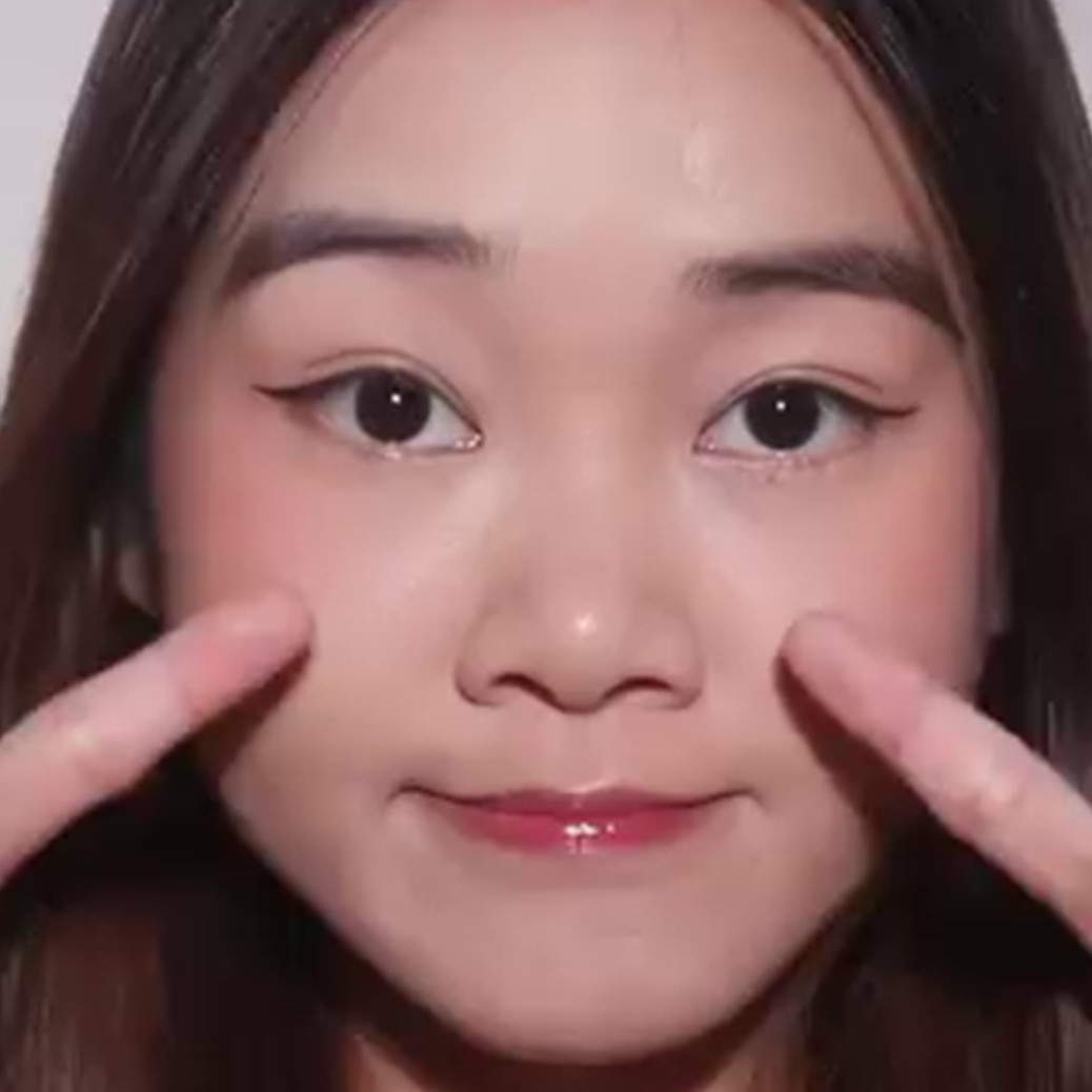 Jangan langsung dibuat garis, ini trik bikin kontur pada hidung lebar agar semakin ramping