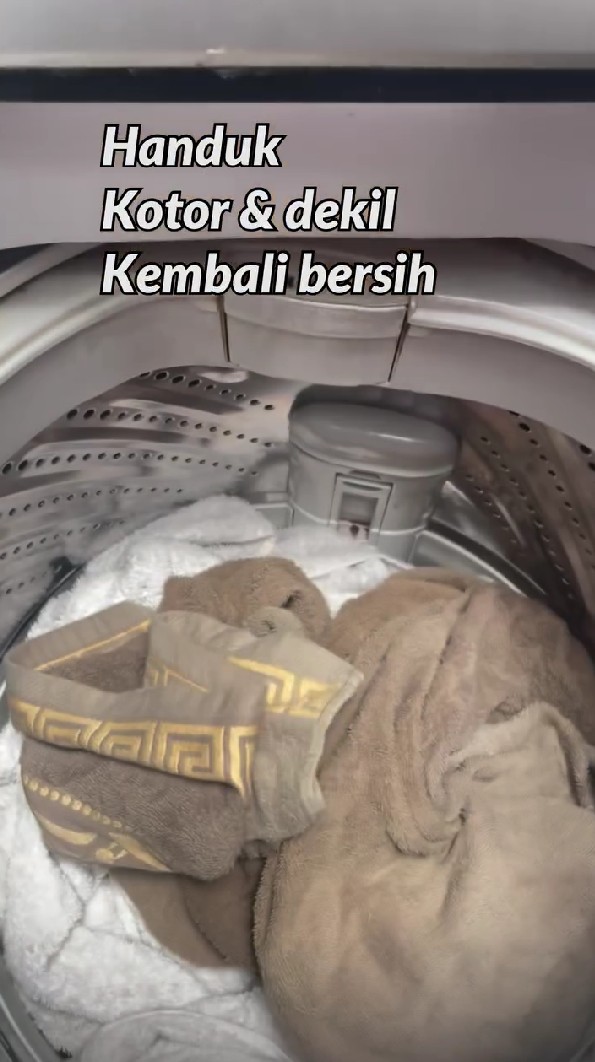 Tanpa perlu direndam semalaman, ini trik bikin handuk dekil kembali bersih pakai 3 bahan dapur