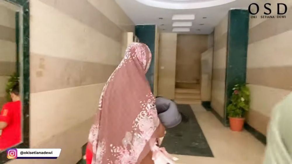 Pilih menetap di Mesir, begini 8 potret apartemen sederhana Oki Setiana Dewi tanpa perabotan mewah