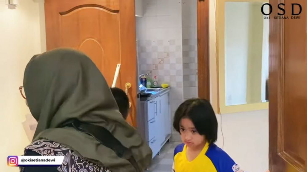 Pilih menetap di Mesir, begini 8 potret apartemen sederhana Oki Setiana Dewi tanpa perabotan mewah