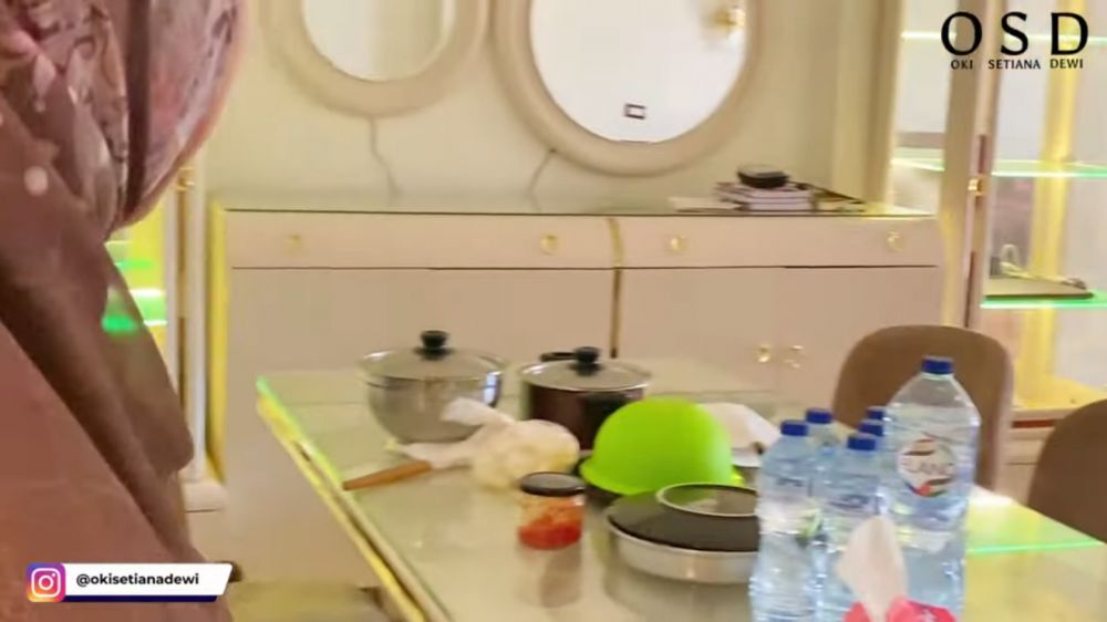 Pilih menetap di Mesir, begini 8 potret apartemen sederhana Oki Setiana Dewi tanpa perabotan mewah