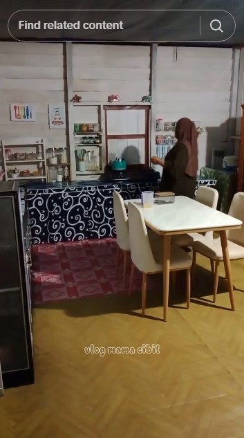 Bikin betah masak meski dapur berdinding kayu tanpa kitchen set, ini 7 potretnya, penataannya apik pol