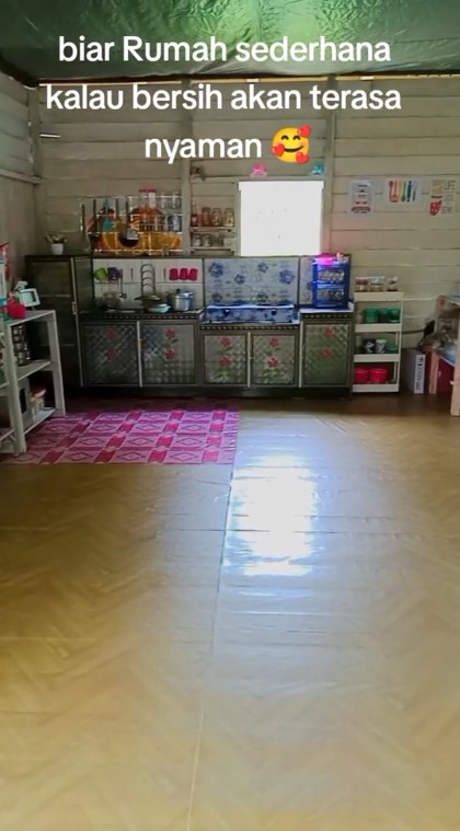 Bikin betah masak meski dapur berdinding kayu tanpa kitchen set, ini 7 potretnya, penataannya apik pol