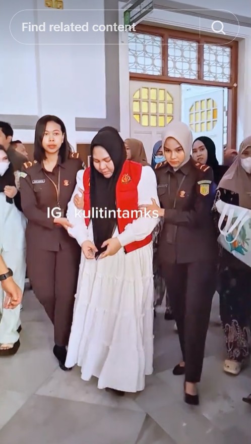 9 Potret Mira Hayati jalani sidang dakwaan kasus peredaran skincare merkuri, kondisinya bikin iba