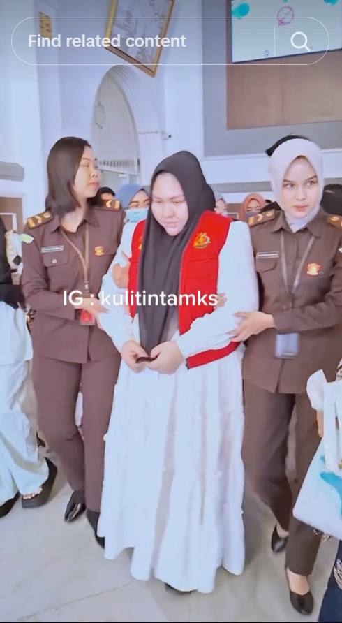 9 Potret Mira Hayati jalani sidang dakwaan kasus peredaran skincare merkuri, kondisinya bikin iba