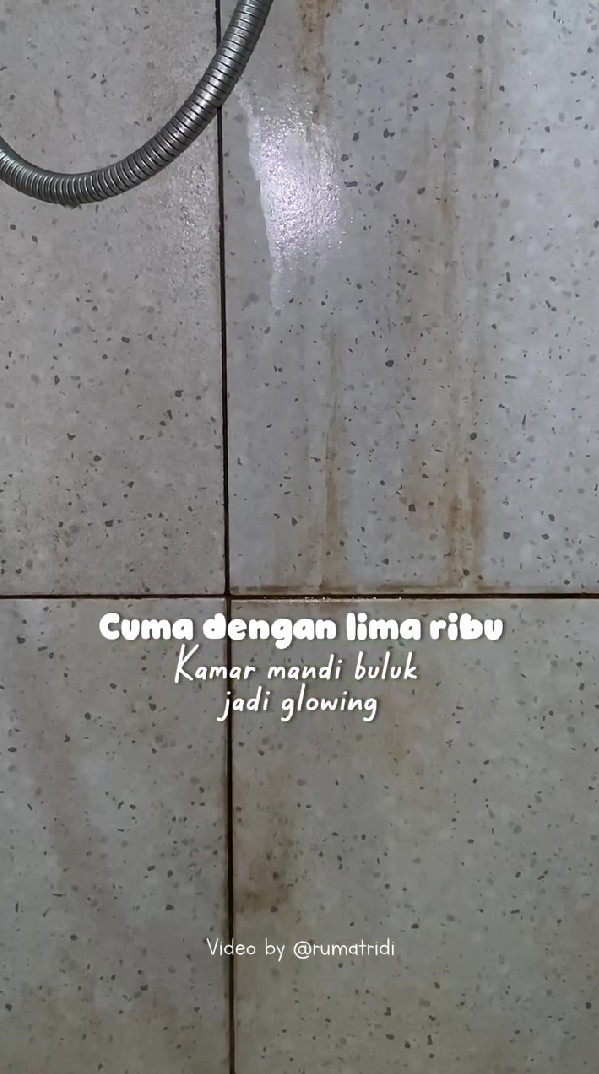 Trik simpel bersihkan dinding kamar mandi buluk berkerak modal Rp5 ribu, kesat lagi tak bikin jijik