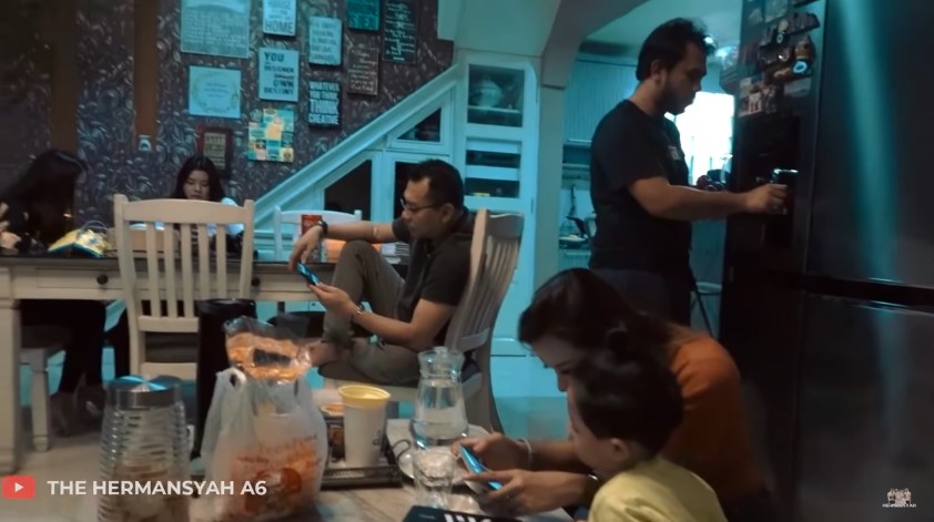 Nggak kalah mewah sama Istana Cinere, begini 11 potret hunian orang tua Anang Hermansyah di Bandung