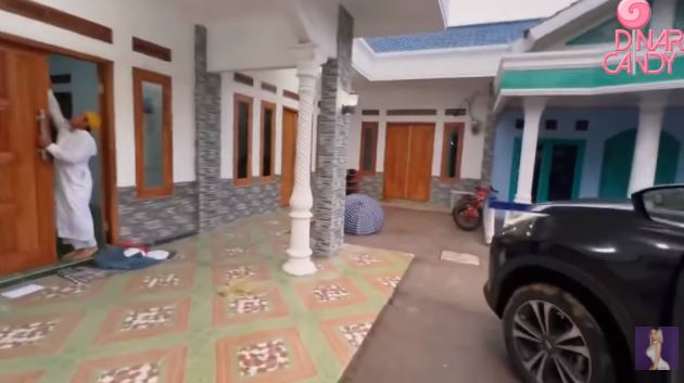 Sukses jadi DJ bisa beli 2 rumah sekaligus di Jakarta, begini 11 potret hunian Dinar Candy di kampung