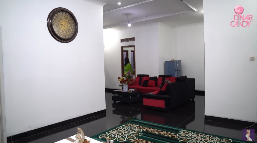 Sukses jadi DJ bisa beli 2 rumah sekaligus di Jakarta, begini 11 potret hunian Dinar Candy di kampung