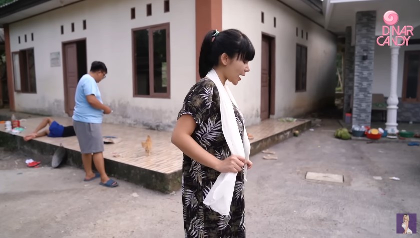 Sukses jadi DJ bisa beli 2 rumah sekaligus di Jakarta, begini 11 potret hunian Dinar Candy di kampung