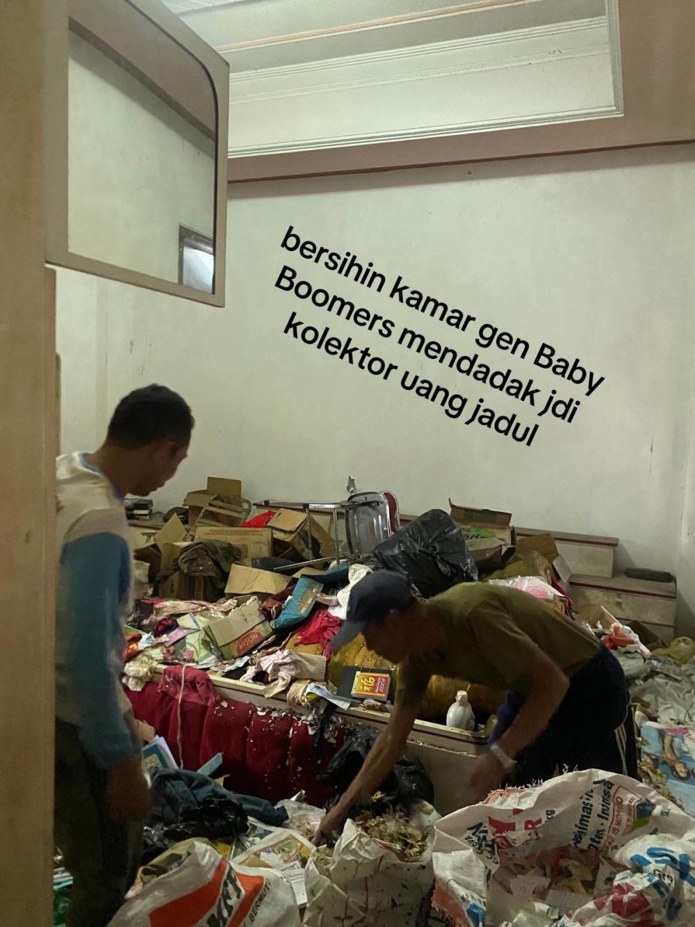 Kisah pria mujur tetiba jadi kolektor uang kuno usai bersihin kamar baby boomers, ini 11 penampakannya