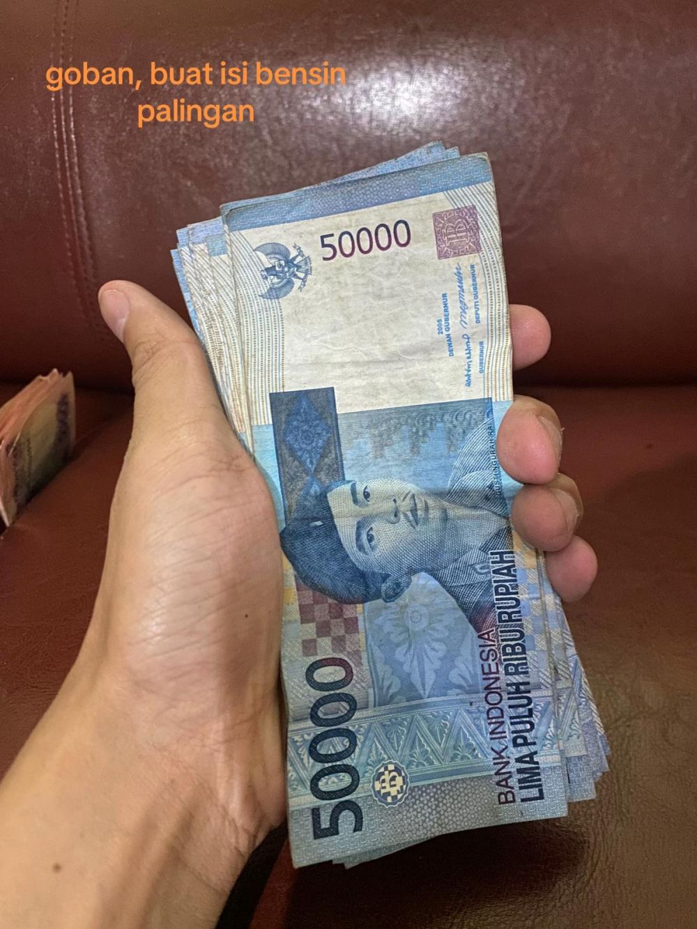 Kisah pria mujur tetiba jadi kolektor uang kuno usai bersihin kamar baby boomers, ini 11 penampakannya