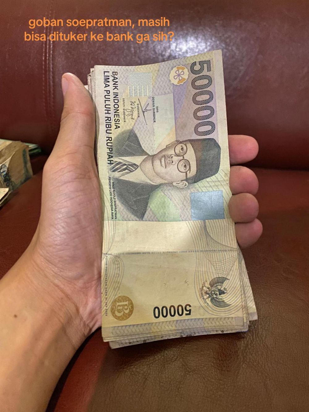 Kisah pria mujur tetiba jadi kolektor uang kuno usai bersihin kamar baby boomers, ini 11 penampakannya