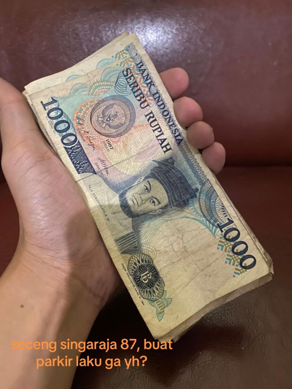 Kisah pria mujur tetiba jadi kolektor uang kuno usai bersihin kamar baby boomers, ini 11 penampakannya