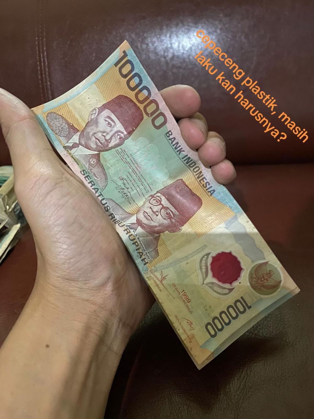 Kisah pria mujur tetiba jadi kolektor uang kuno usai bersihin kamar baby boomers, ini 11 penampakannya