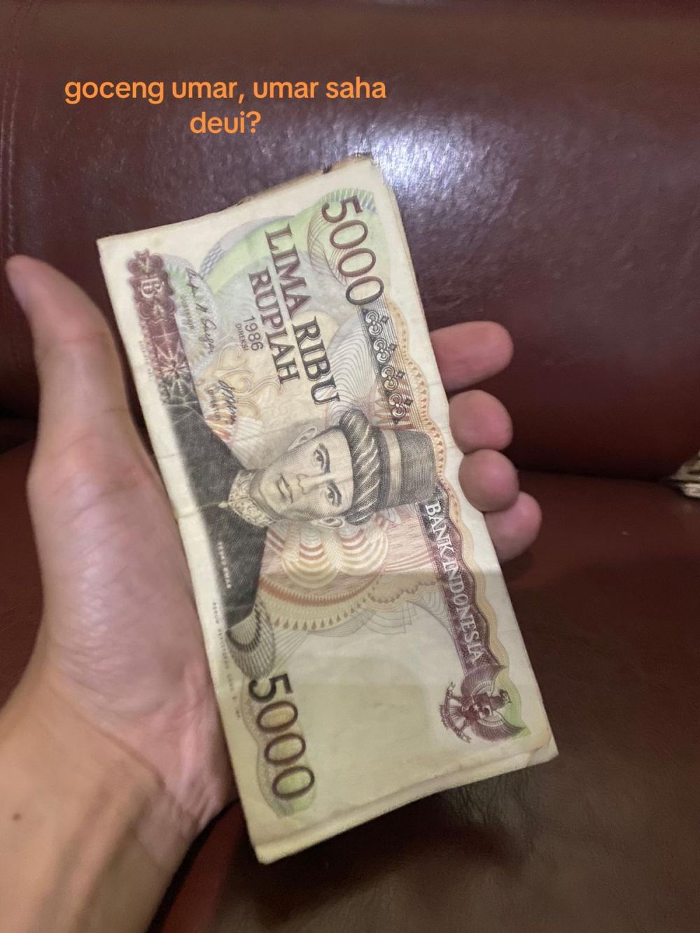 Kisah pria mujur tetiba jadi kolektor uang kuno usai bersihin kamar baby boomers, ini 11 penampakannya