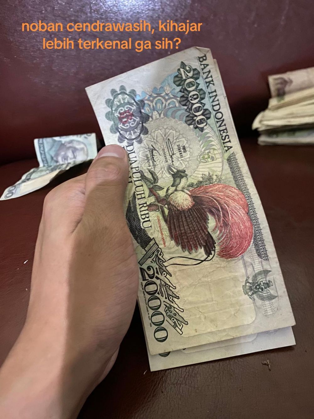 Kisah pria mujur tetiba jadi kolektor uang kuno usai bersihin kamar baby boomers, ini 11 penampakannya