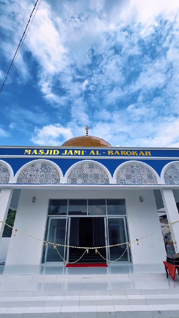 Terharunya Shandy Purnamasari istri Juragan99 beri kado masjid untuk ibunya, ini 9 momen peresmiannya