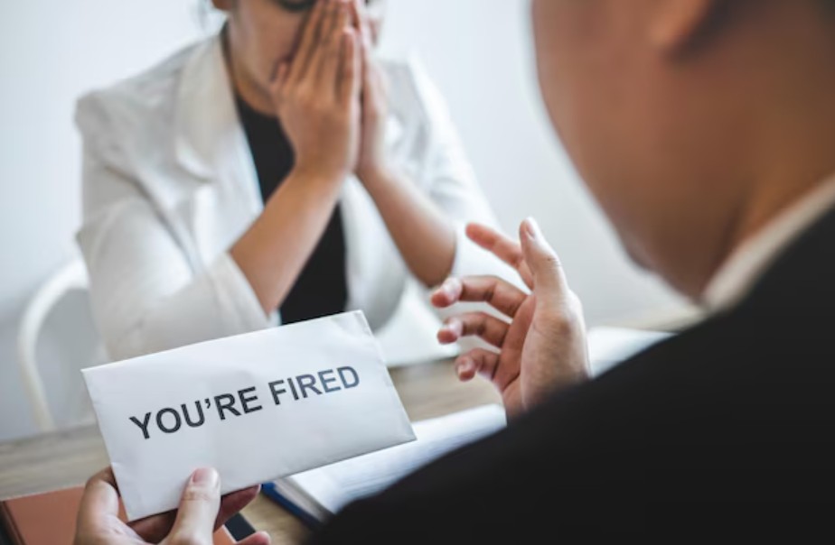 Bukti ekonomi makin sulit, viral pekerja PHK rela antre panjang demi cairkan BPJS ini bikin miris