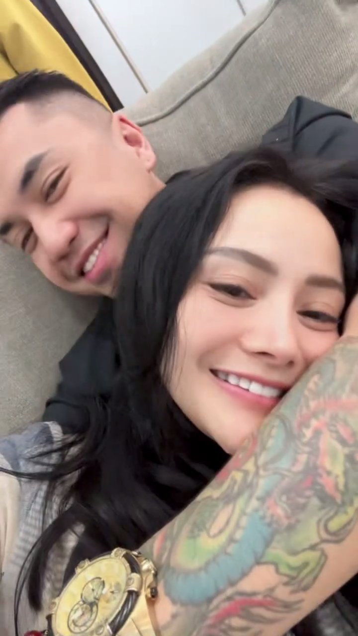 9 Potret Kevin Wazeng pacar baru Mawar AFI yang berprofesi perawat di USA, rela bikin tato untuk pacar