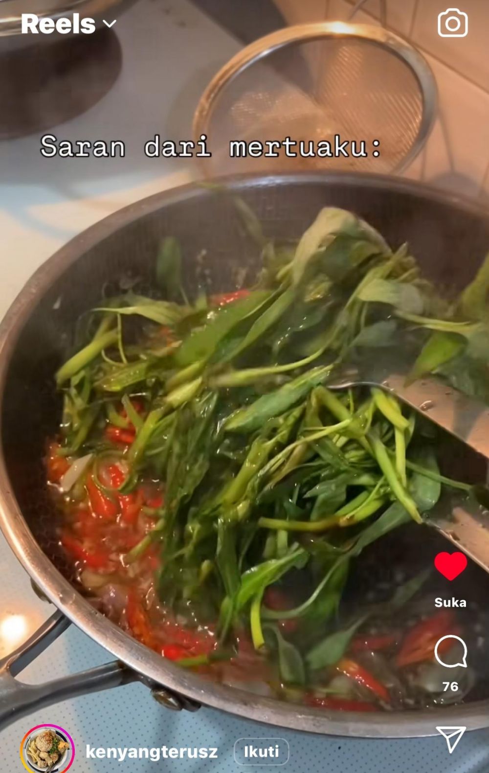 Rahasia mama mertua, ini trik masak tumis kangkung agar warna hijau segar dan tak layu