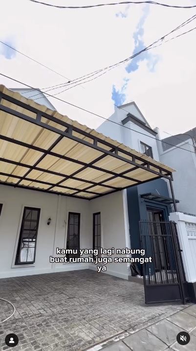 Rumah tua mangkrak dimakeover jadi gaya Eropa, ini 11 potret renovasi hunian seleb TikTok Vina Muliana