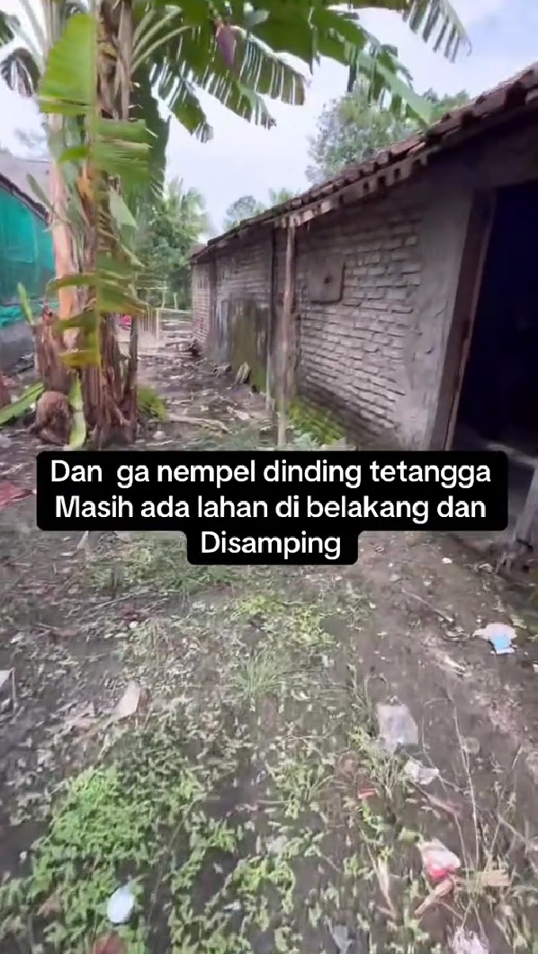 Wanita ini beli rumah di kampung tanpa cek dalamnya, 11 potret kondisinya di luar nurul bikin syok