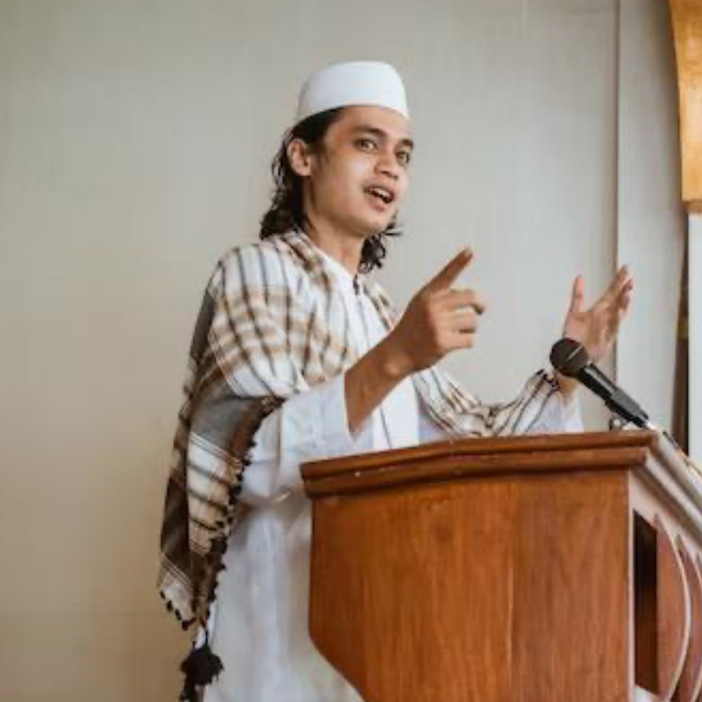 50 Pantun lucu penutup ceramah yang bikin jamaah tertawa, menarik dan berkesan