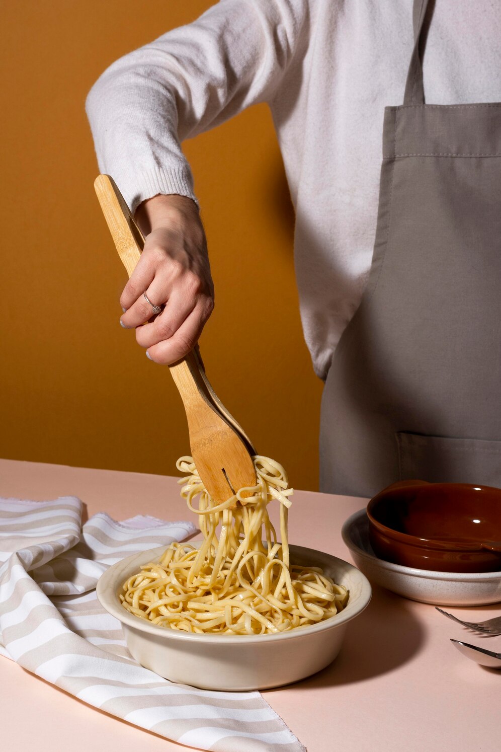 Rahasia tersembunyi di balik lubang sendok spageti yang jarang diketahui