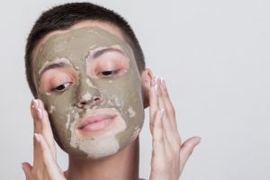 Trik memutihkan wajah secara alami pakai 1 jenis buah-buahan, bebas kusam tanpa perawatan mahal