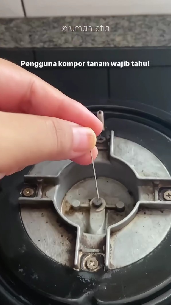 Tak usah panggil teknisi, ini trik simpel atasi api kompor tanam tidak menyala pakai 1 alat sederhana