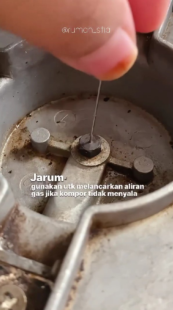 Tak usah panggil teknisi, ini trik simpel atasi api kompor tanam tidak menyala pakai 1 alat sederhana