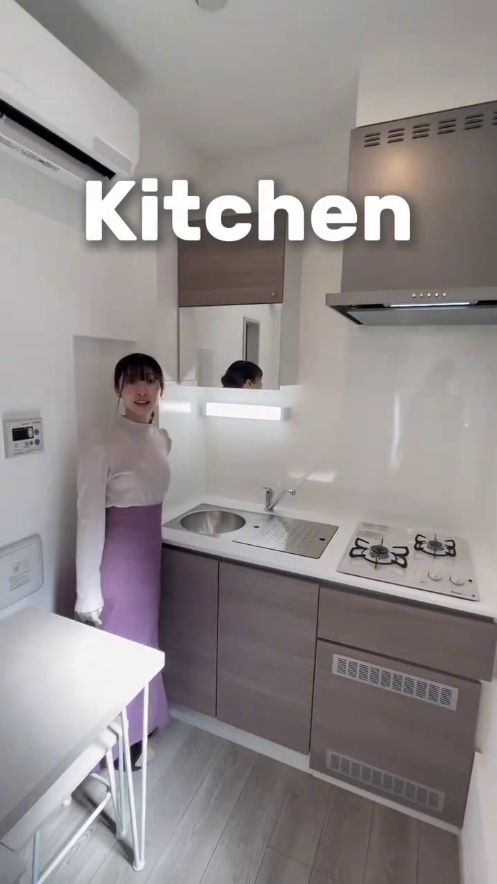 Lebarnya cuma 2 meter, 9 potret dalam rumah super tipis ini penataannya bikin kagum tak terasa sumpek