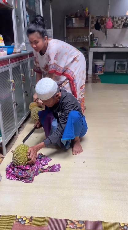 Tak banyak perabot mewah, ini 5 potret dapur Karina Ranau istri Epy Kusnandar di rumah kampung halaman