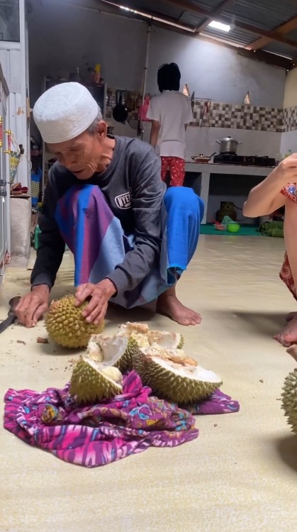 Tak banyak perabot mewah, ini 5 potret dapur Karina Ranau istri Epy Kusnandar di rumah kampung halaman