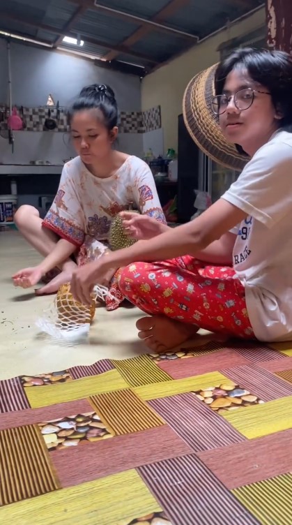 Tak banyak perabot mewah, ini 5 potret dapur Karina Ranau istri Epy Kusnandar di rumah kampung halaman