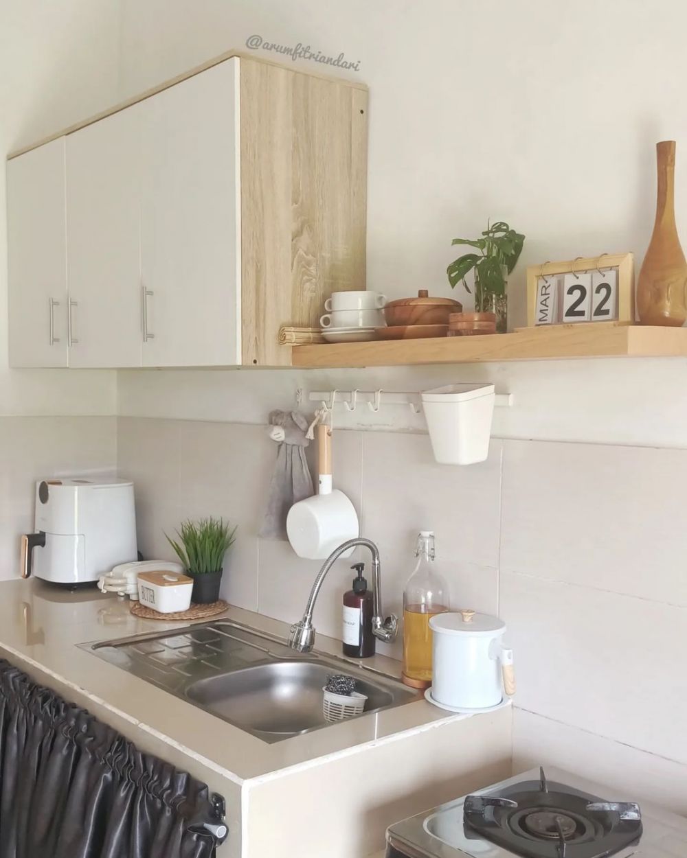 Mepet sawah bergaya minimalis tanpa kitchen set, 11 potret dapur ini tetap homey dan visualnya mewah