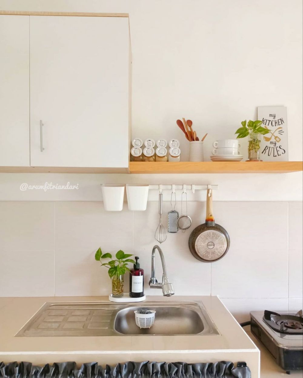Mepet sawah bergaya minimalis tanpa kitchen set, 11 potret dapur ini tetap homey dan visualnya mewah