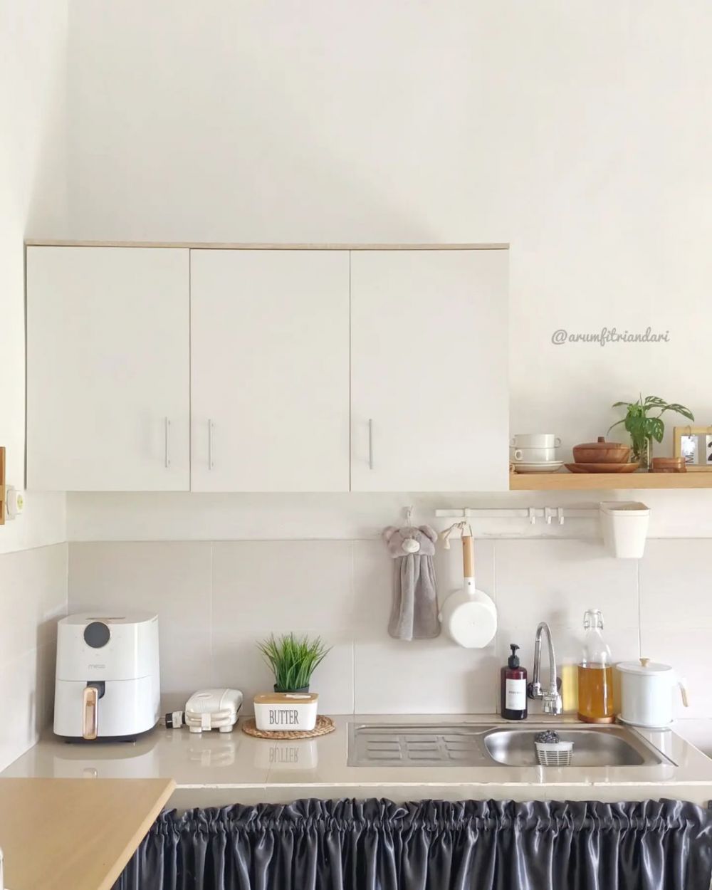 Mepet sawah bergaya minimalis tanpa kitchen set, 11 potret dapur ini tetap homey dan visualnya mewah