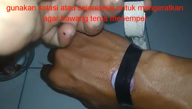 Trik mengeluarkan duri ikan di tangan tanpa jarum atau air hangat, aman tak sakit pakai 1 bahan dapur