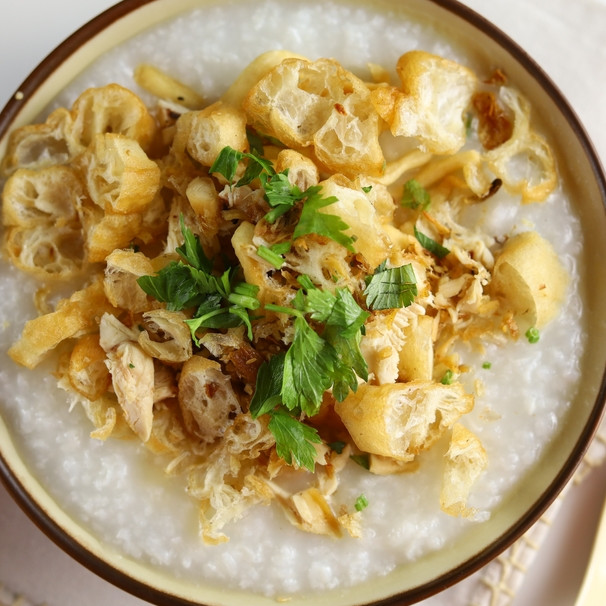 Resep bubur ayam magic com, menu sahur praktis yang mengenyangkan