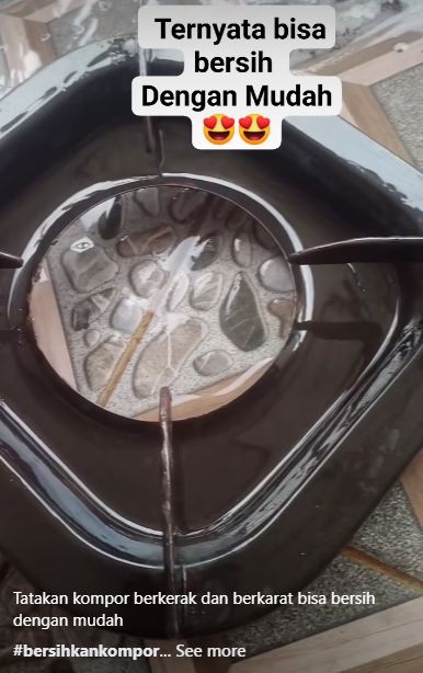 Trik bersihkan tatakan kompor berminyak dan berkerak tanpa direndam air panas, pakai 3 bahan dapur
