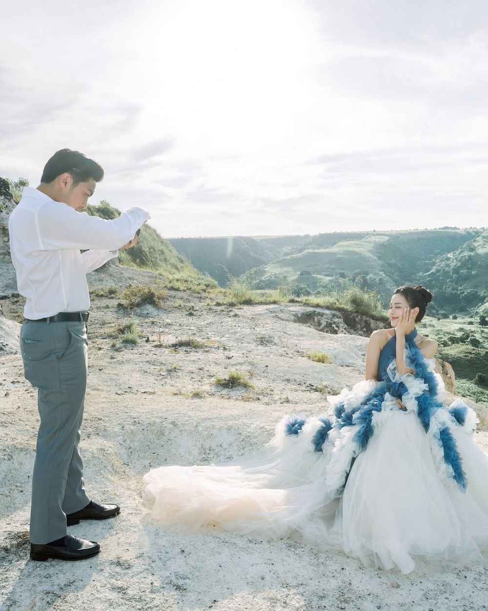 Segera menikah dengan cinta pertama, 9 potret prewedding Jessica Jane ini calon suaminya bikin salfok