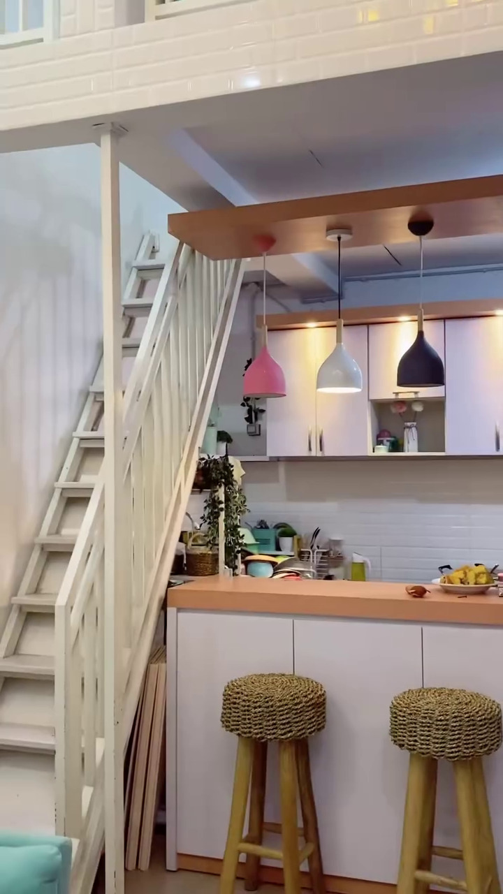 9 Potret rumah subsidi tipe 22 dimakeover konsep mezzanine, interiornya bikin pecinta minimalis mupeng