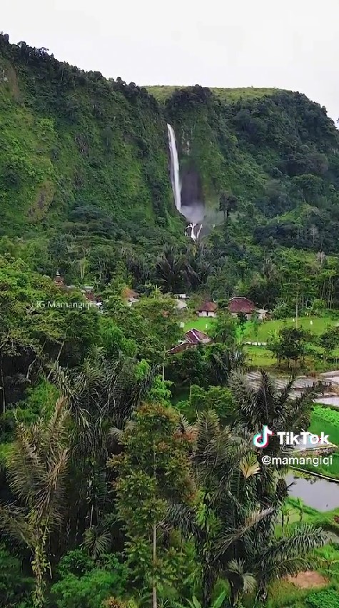 Pemandangannya bak lukisan, ini 6 potret dari udara desa rumah viral Abah Jajang yang ditawar Rp2,5 M