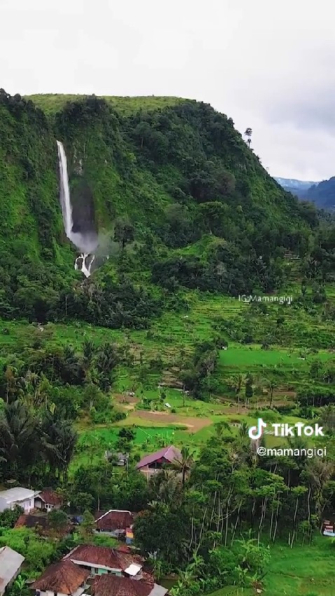 Pemandangannya bak lukisan, ini 6 potret dari udara desa rumah viral Abah Jajang yang ditawar Rp2,5 M